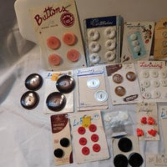 Vintage Sewing Buttons Lot/Bundle - Picture 2 of 5
